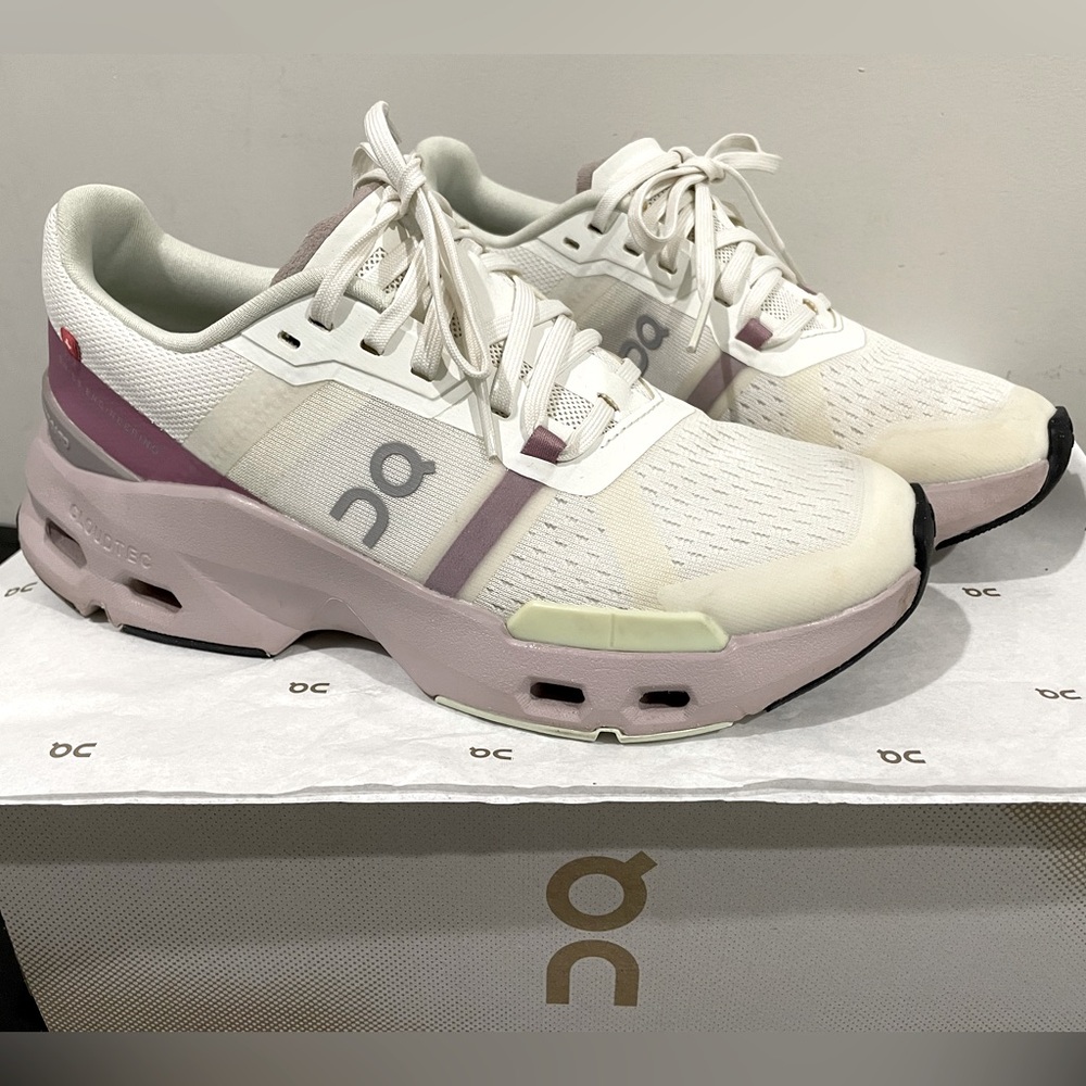 On Running Shoes Cloudpulse Size 5.5